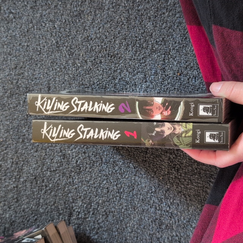 Killing Stalking Deluxe Edition Volumes 1 and 2 - Picture 2 of 5